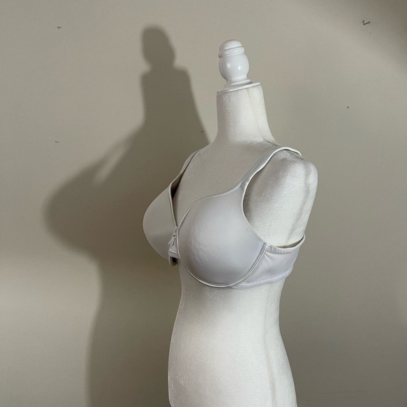 Vanity Fair sz 40D bra in a light silver shade.  Moderate padding - Picture 6 of 9